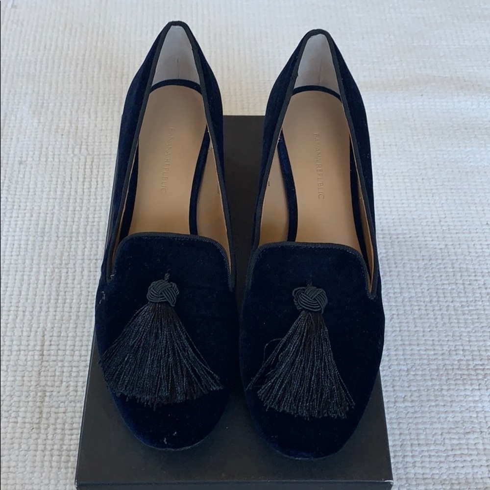 Banana Republic Glam Mid Heel navy velvet size 8